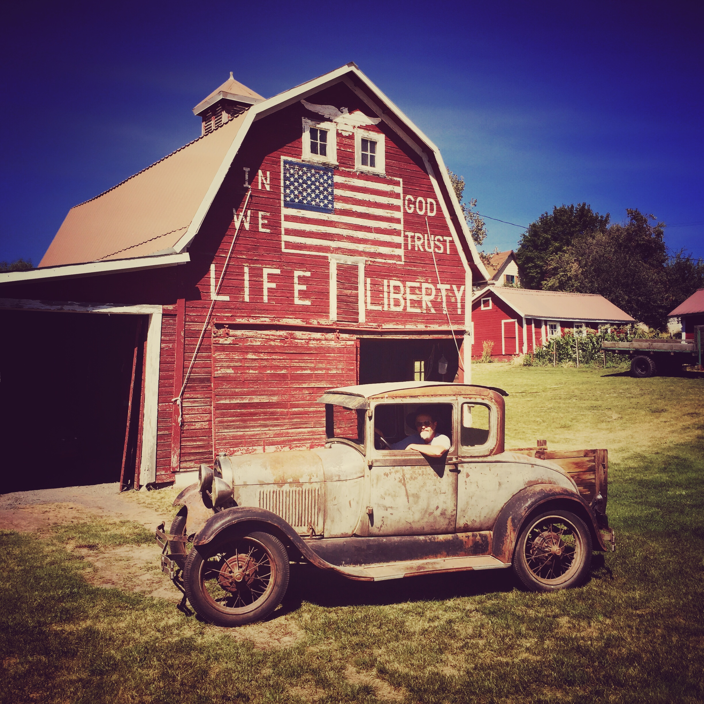 Nice guy, old car and old barn in the Palouse
